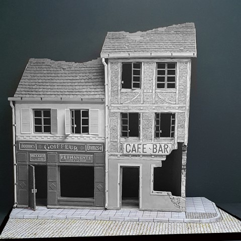 maquette en papier de ruine maison française